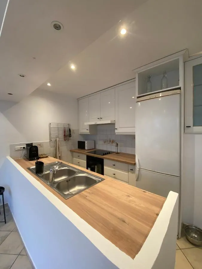 Appartement Clos Armand, tout à pieds, Clim, wifi, parking à Bandol 0*,