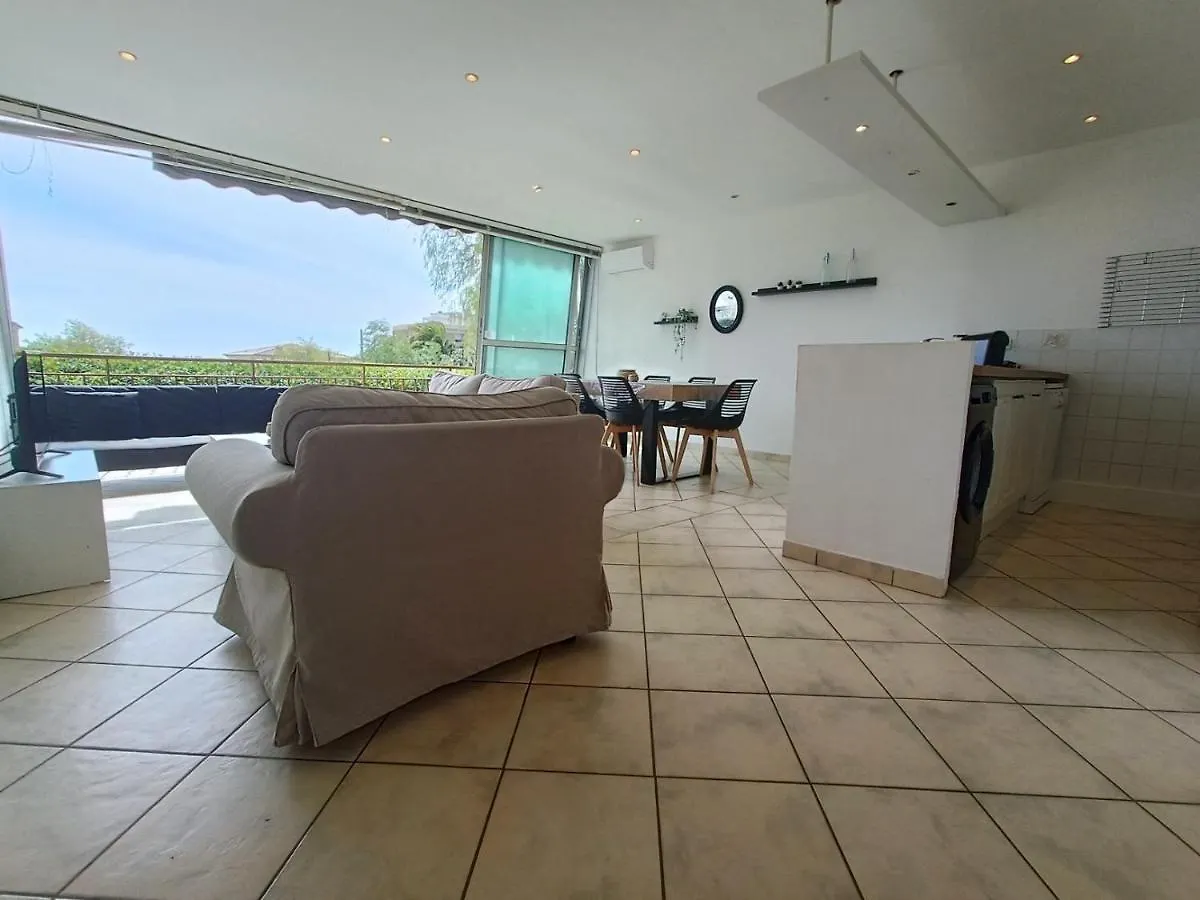 Appartement Clos Armand, tout à pieds, Clim, wifi, parking à Bandol 0*,  France