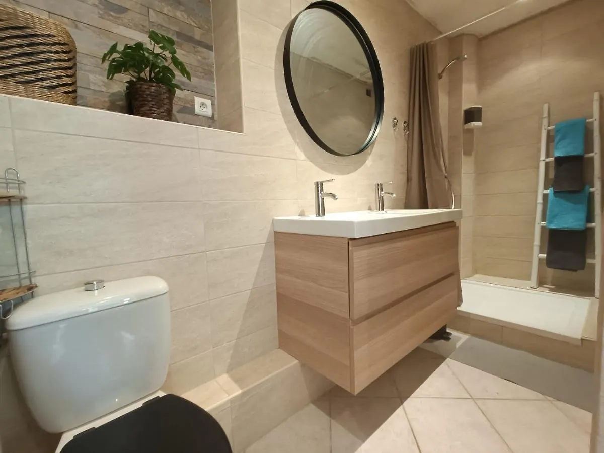 Appartement Clos Armand, tout à pieds, Clim, wifi, parking à Bandol 0*,  France